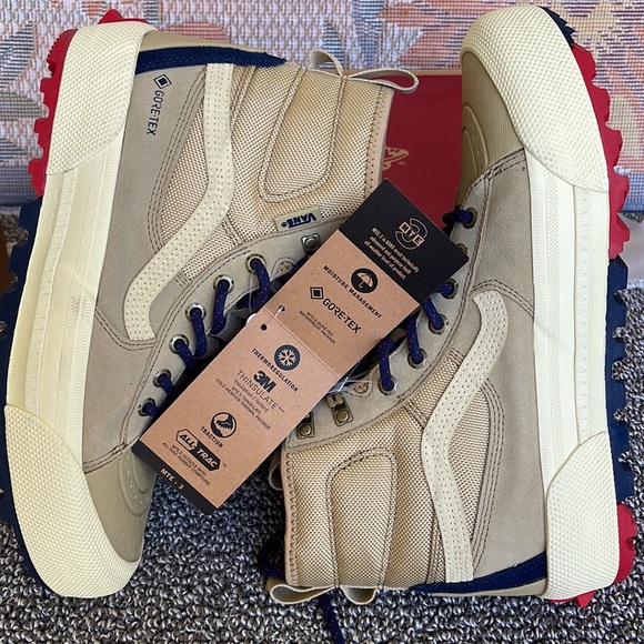 Vans WMNS Sk8-Hi Gore-Tech
Taos Taupe
VN0A5111YUU
Boots - Picture 12 of 16